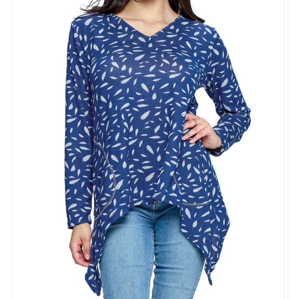 Yak & Yeti Top Feathers Print Sharkbite Style Navy White V-Neck Women’s Small